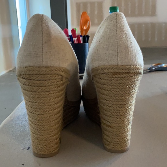 George heels - Picture 3 of 4